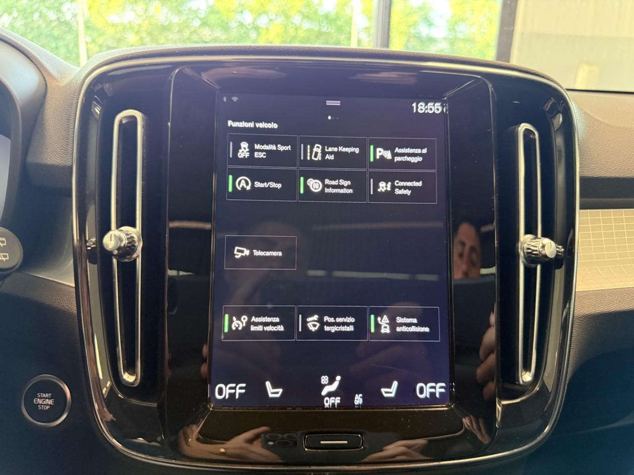 Volvo XC40 D4 AWD Geartronic Momentum TETTO APRIBILE PANORAMICO