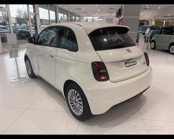 FIAT 500 Bev Hatchback My24 500e -320 Berli N71118