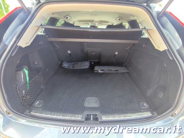 VOLVO XC60 B4 (d) AWD Geartronic Momentum Pro