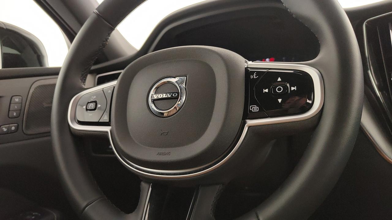 VOLVO XC60 2.0 b5 Plus Dark awd auto
