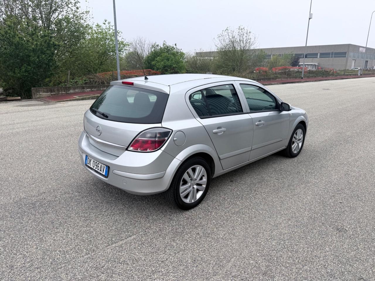 Opel Astra 1.4 16V Twinport 5 porte Enjoy