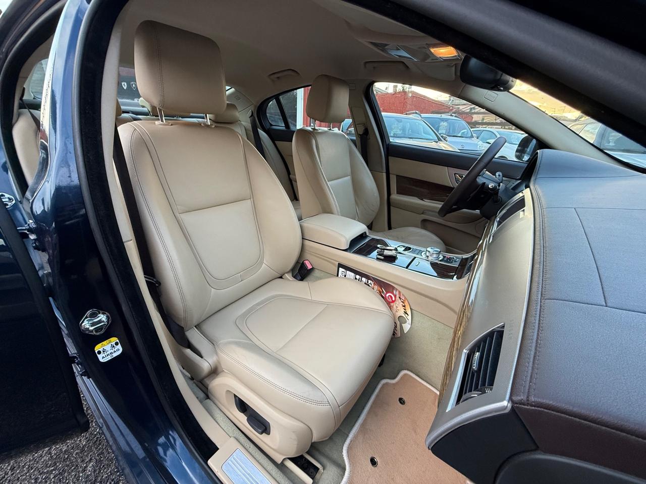 XF 3.0 D V6 Premium Luxury-unipro-rate-garanzia-