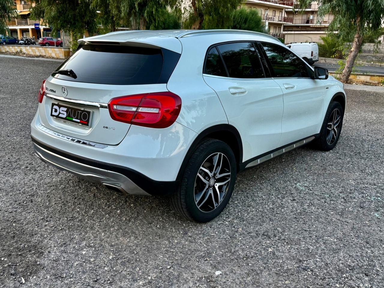 MERCEDES- BENZ GLA 200 D AUTOMATIC SPORT
