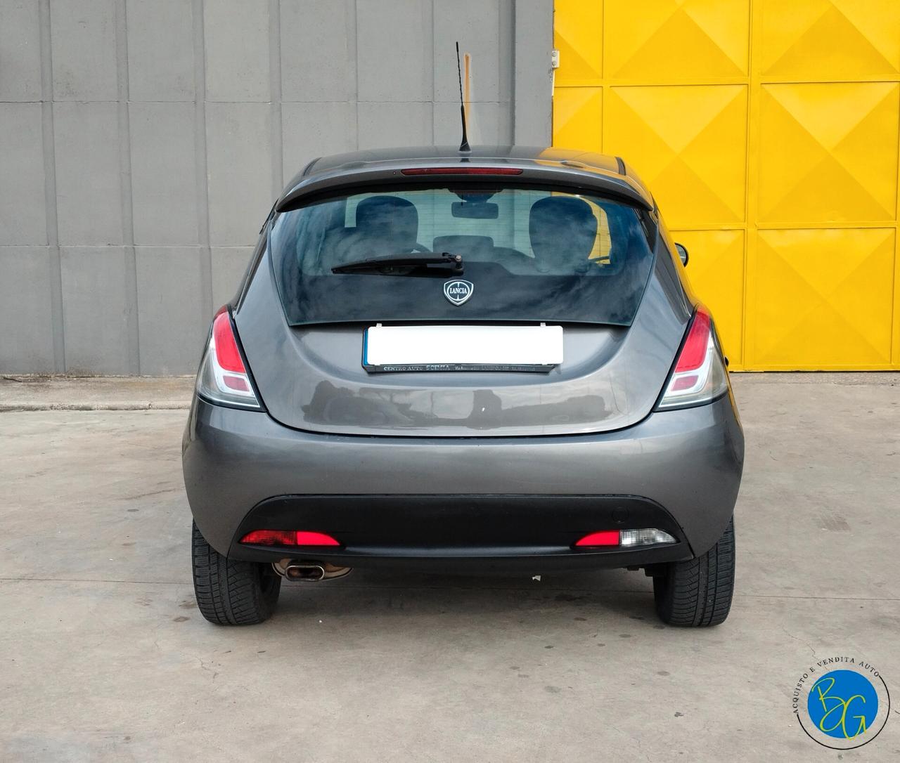 Lancia Ypsilon 1.2 69 CV 5 porte Silver