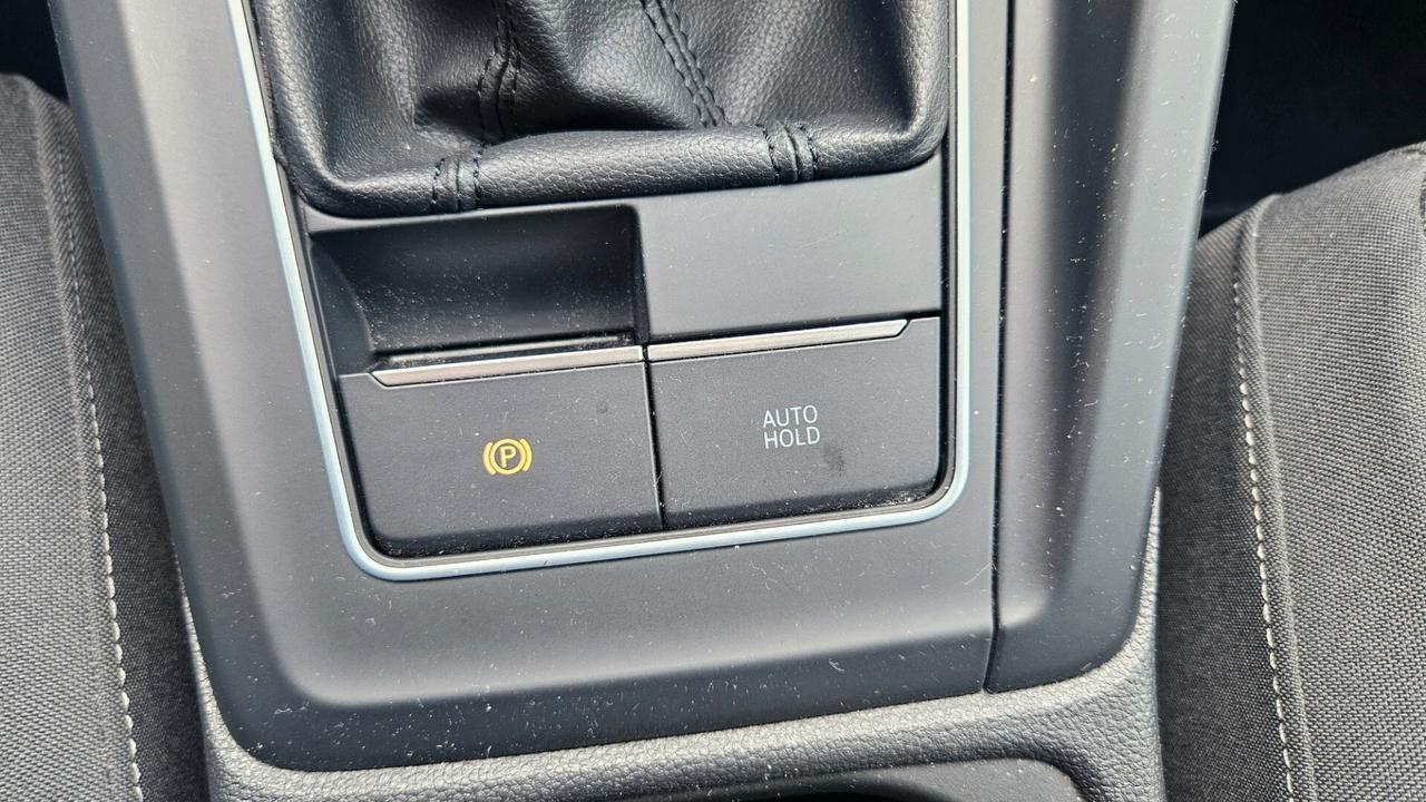 Volkswagen Golf 1.0 tsi evo Life 110cv ACC- NAVY-CARPLAY-
