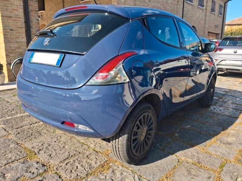Lancia Ypsilon 0.9 TwinAir 85 CV 5 porte Metano Ecochic
