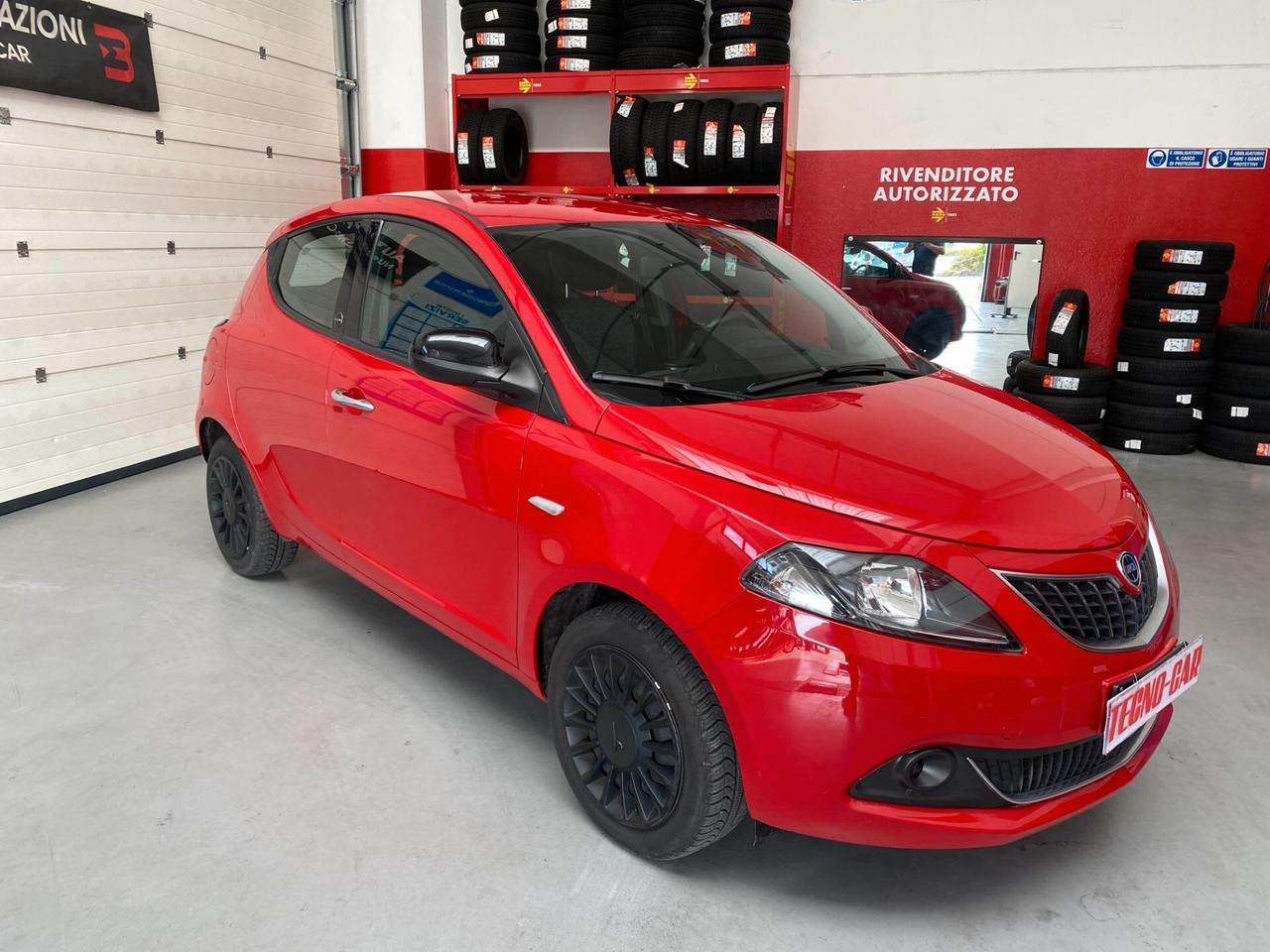 Lancia Ypsilon 1.0 FireFly 5 porte S&S Hybrid Ecochic Silver