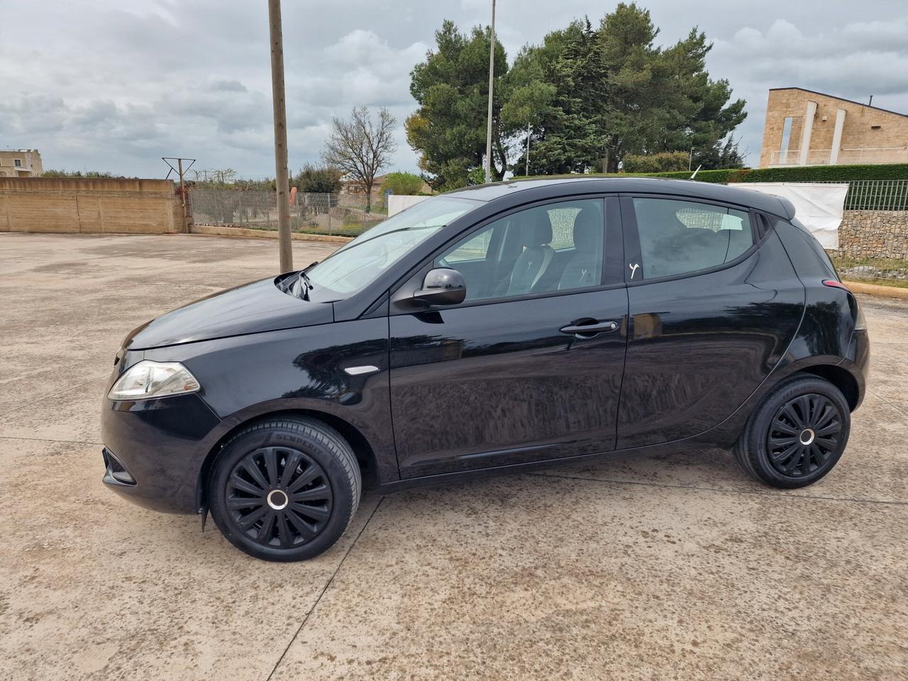 Lancia Ypsilon 1.2 69 CV 5 porte Elefantino