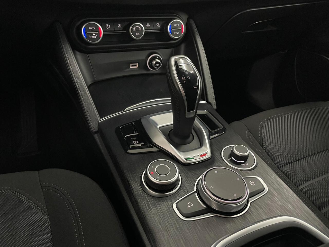Alfa Romeo Stelvio 2.2 TD 160 CV SPORT-TECH CERCHI 19" VETRI SCURI