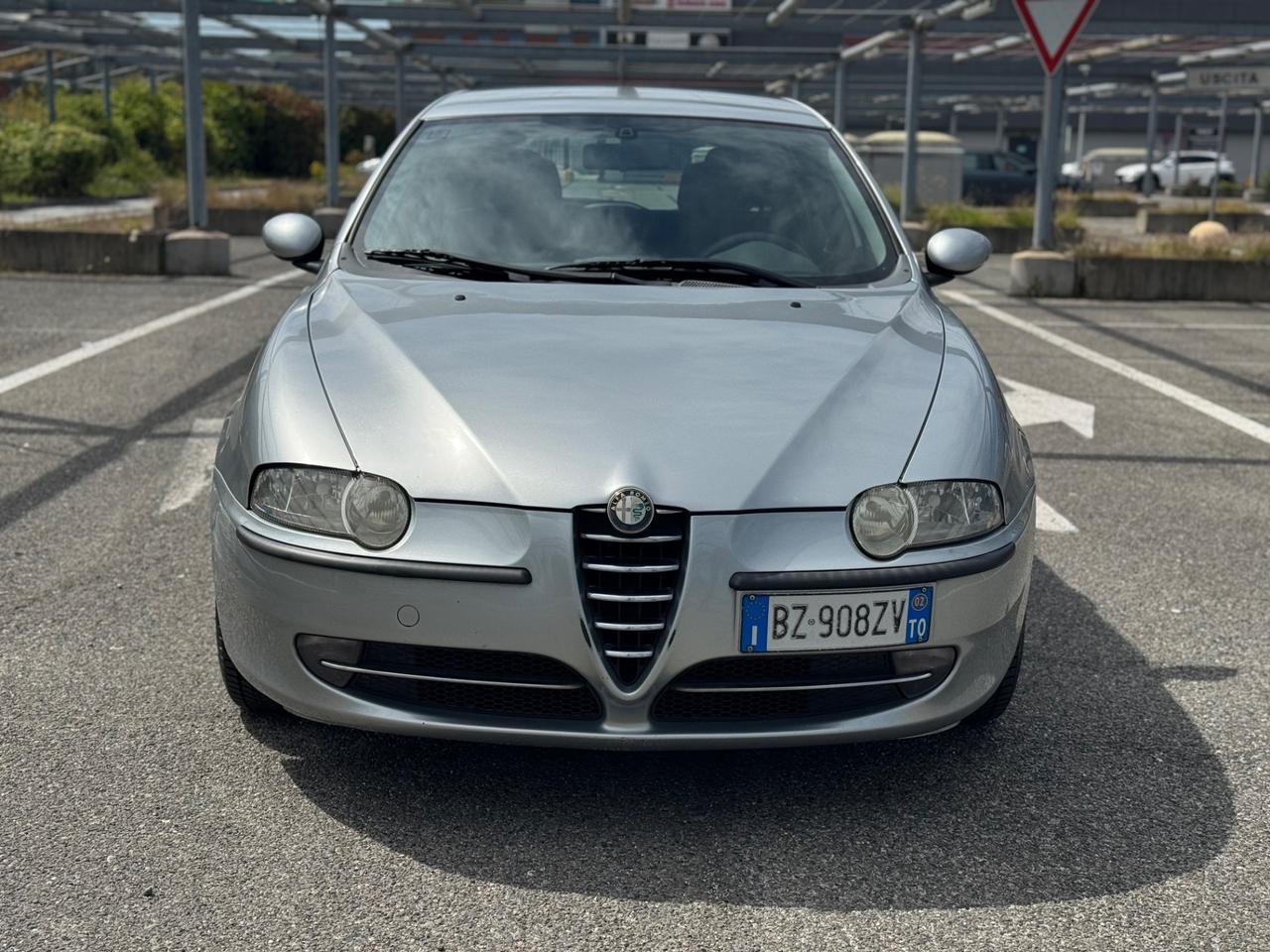 Alfa Romeo 147 1.6i 16V Twin Spark cat 5p. Distinctive