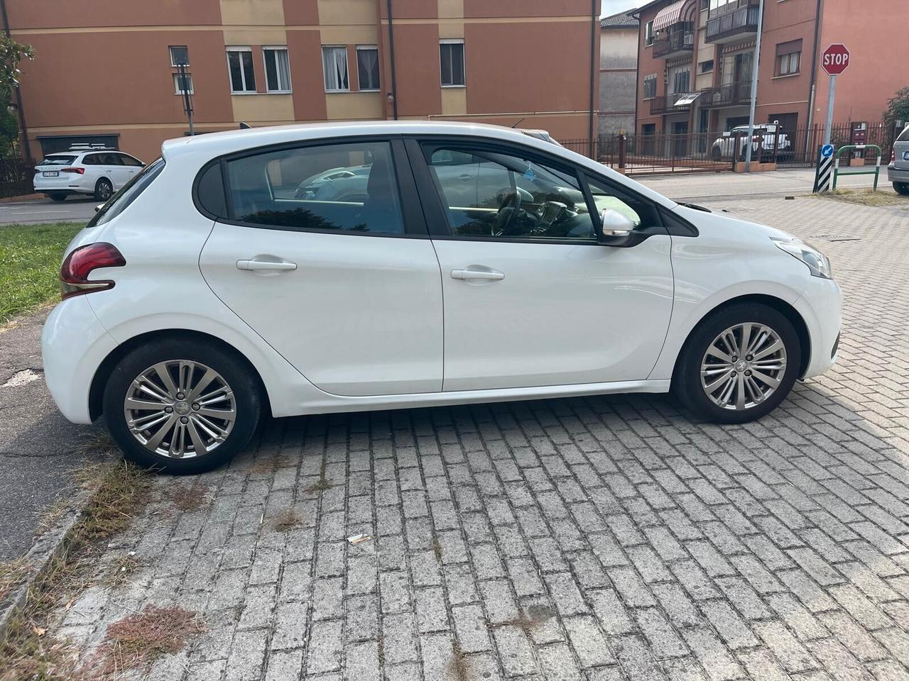 Peugeot 208 PureTech 82 5 porte Allure