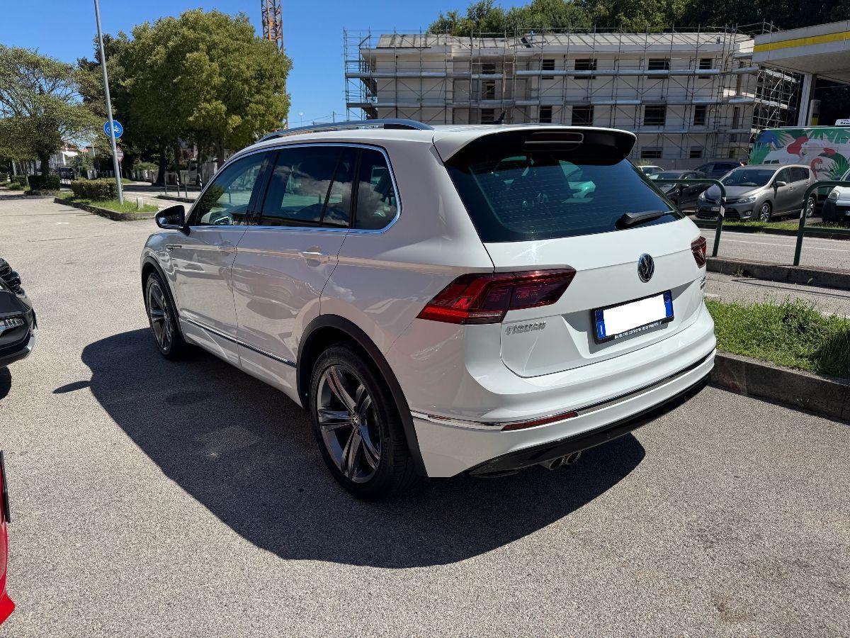 VOLKSWAGEN - Tiguan - 2.0 TDI DSG 4MOTION R-LINE