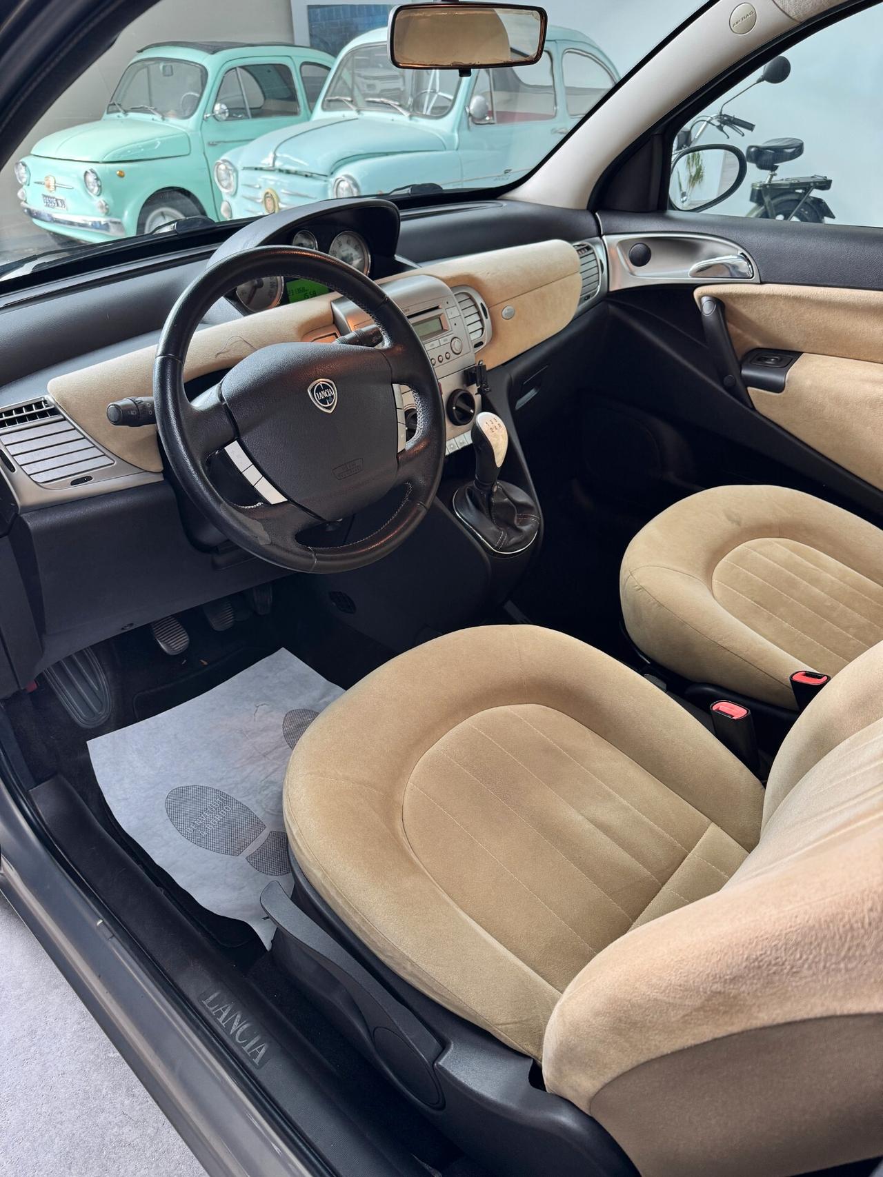 Lancia Ypsilon 1.3 MJT 75 CV Oro