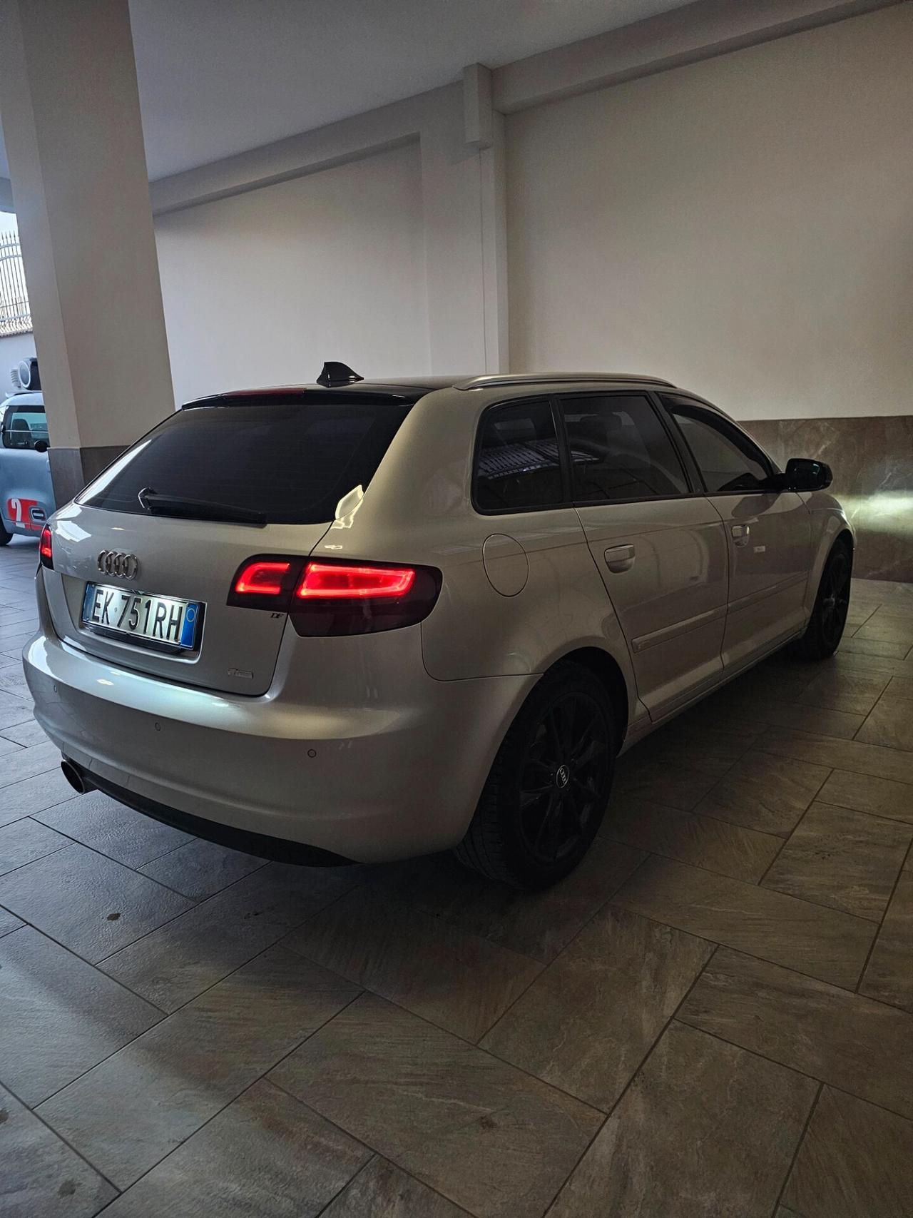 Audi A3 1.6 TDI 105 CV S tronic S-LINE