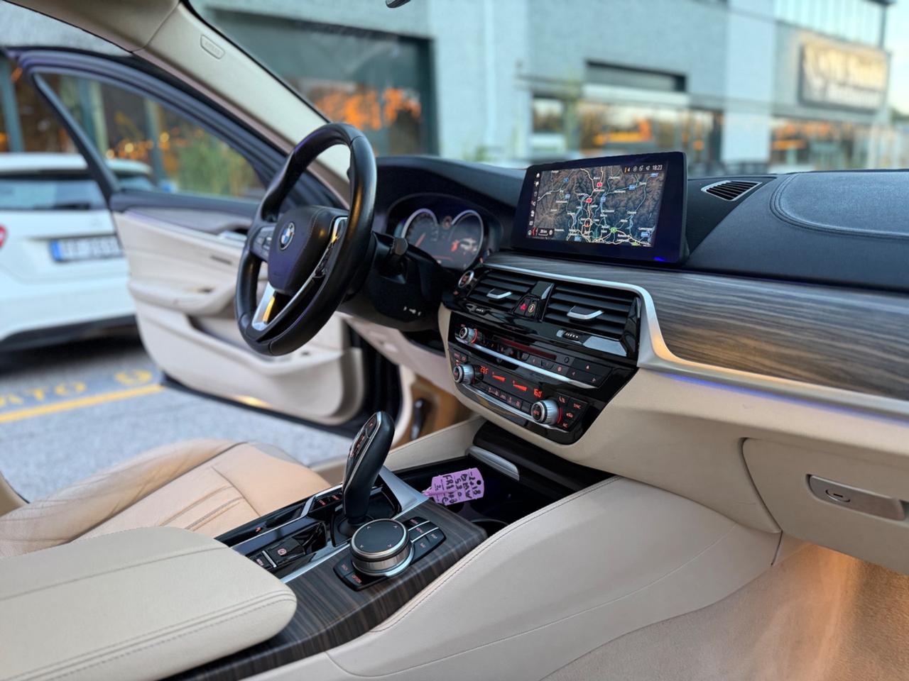 Bmw 520 520d xDrive Touring Luxury*Pelle*Navi