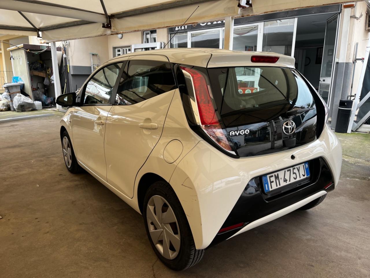 Toyota Aygo 1.0 VVT-i 69 CV 5 porte x-business