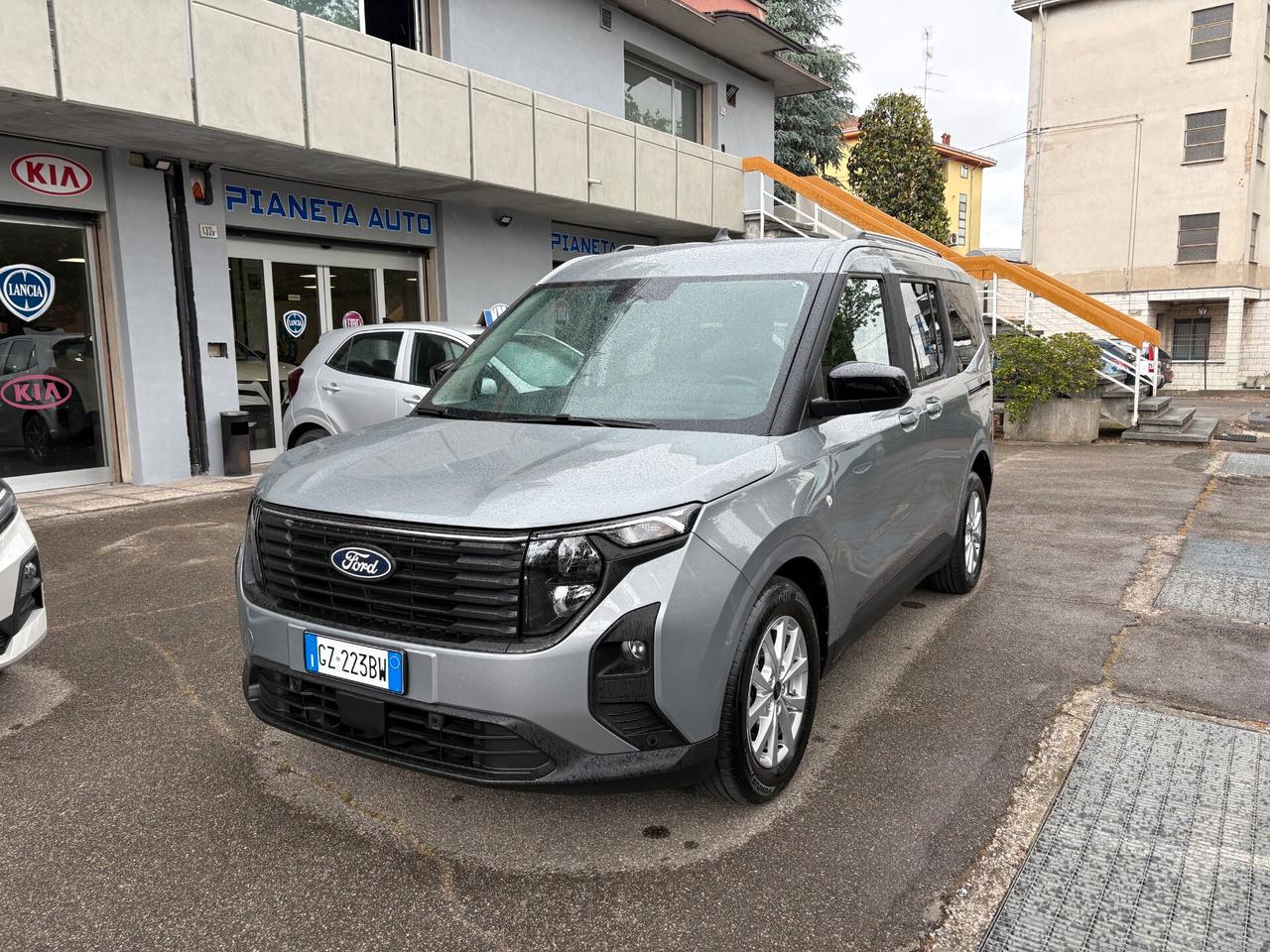 Ford Tourneo Courier 1.0 EcoBoost Titanium