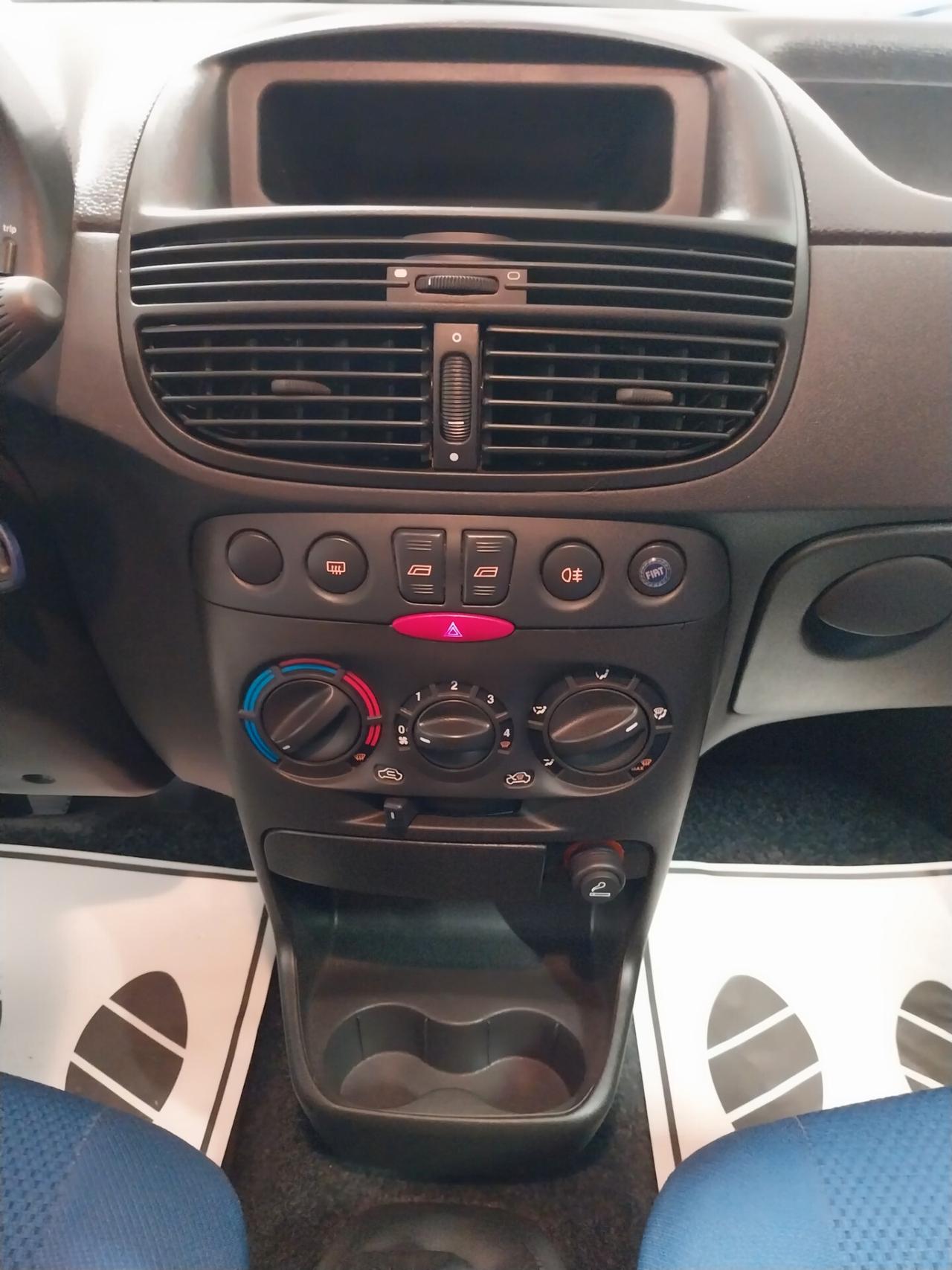 Fiat Punto 1.2i cat 3 porte ELX - ok neopatentati