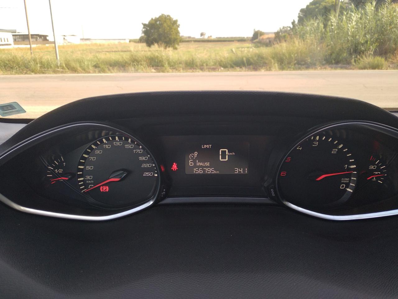 Peugeot 308 BlueHDi 100 S&S Business