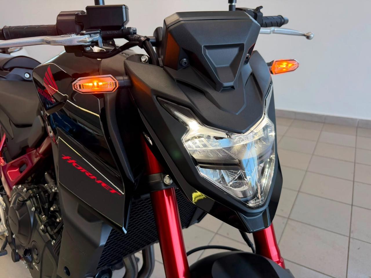 Honda Hornet 750 SOLO 1.000 KM PARI AL NUOVO