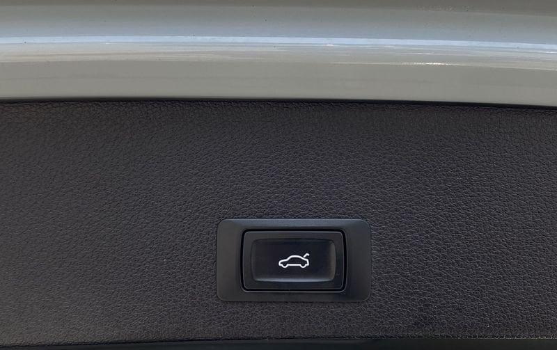 Audi Q2 S Line interno ed esterno 2.0 TDI 150CV s-tronic 35