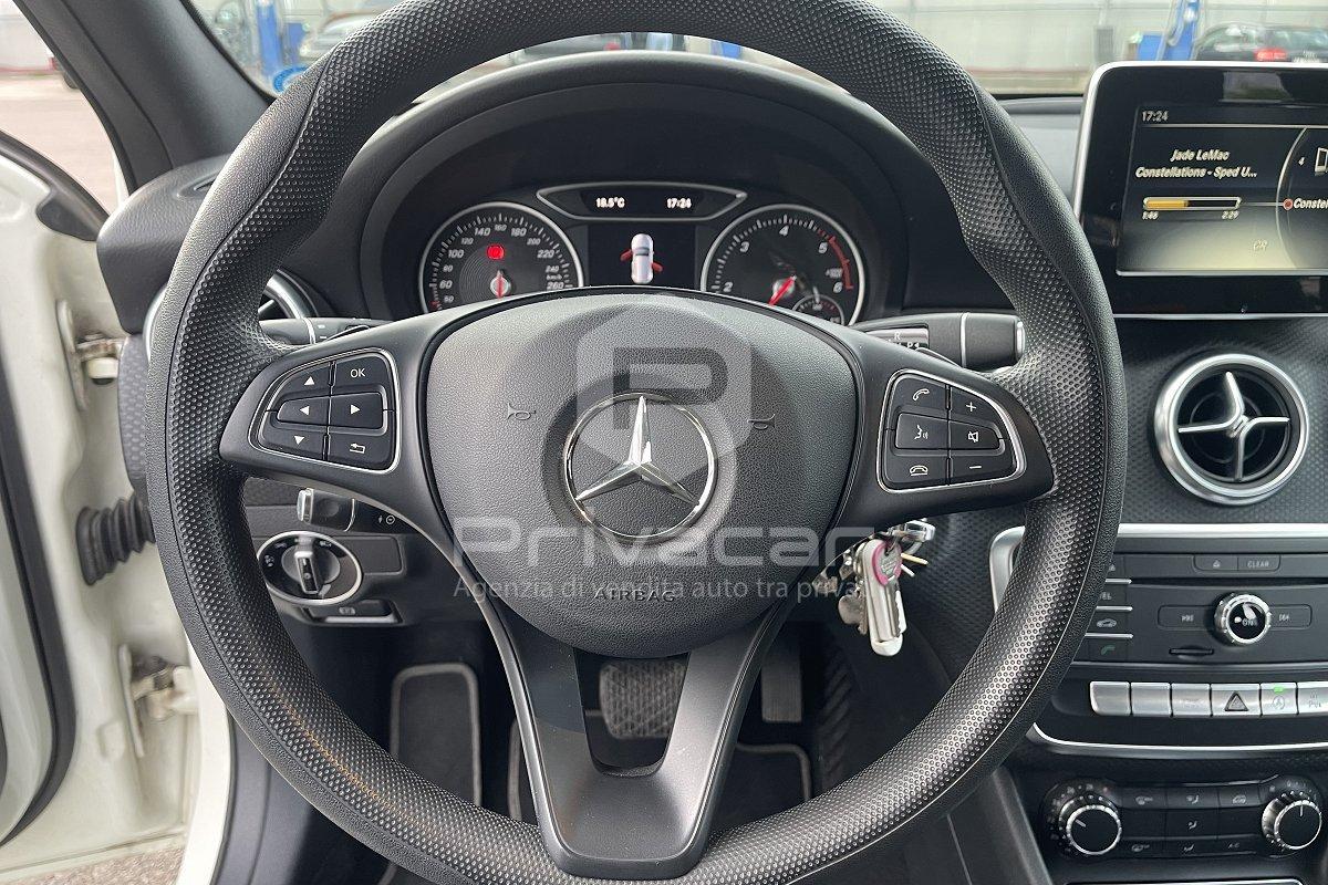 MERCEDES A 180 d Automatic Business