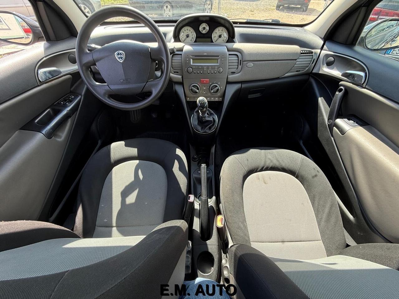 Lancia Ypsilon 1.2 16V Platino