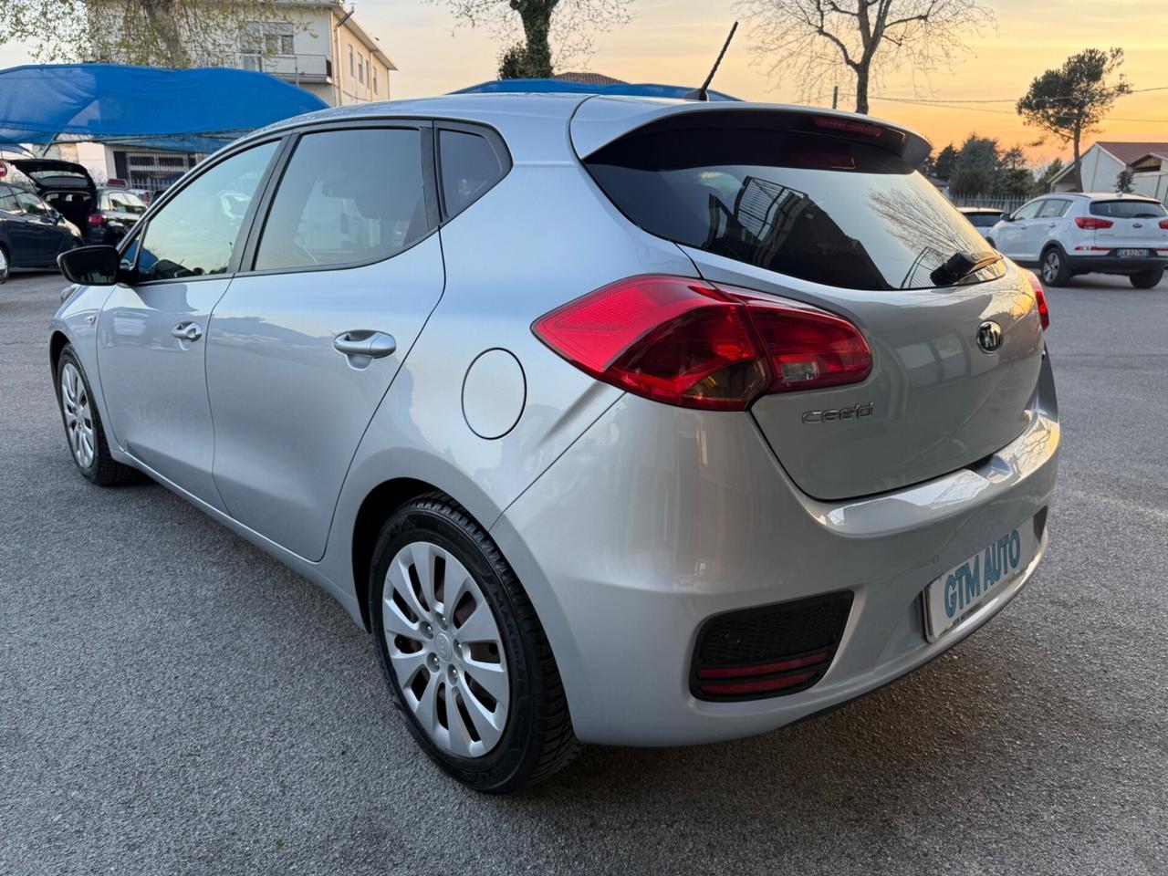 Kia Ceed - 1.6 CRDi 110 CV 5 porte - Neopatentati