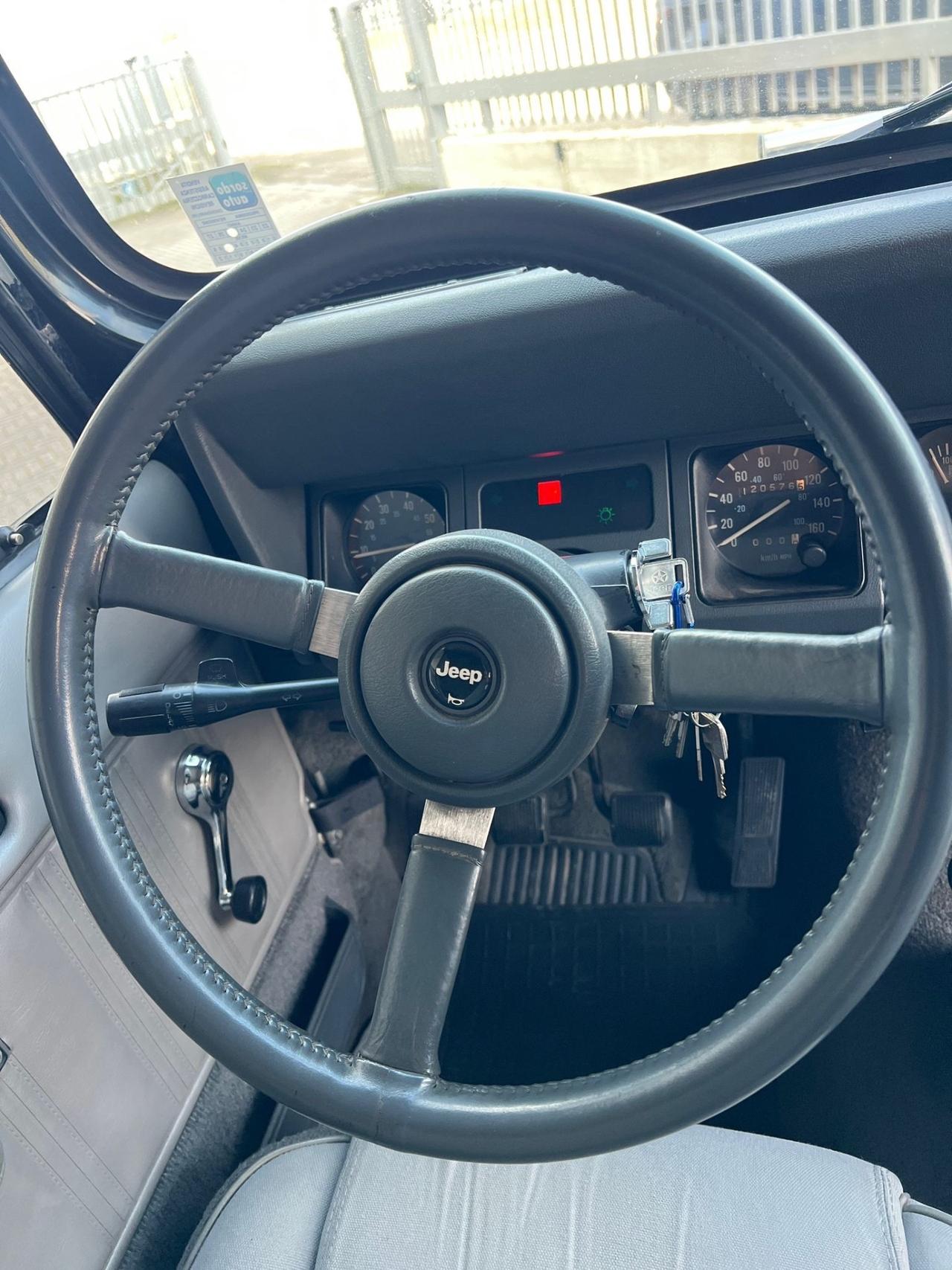 Jeep Wrangler 2.5 Laredo