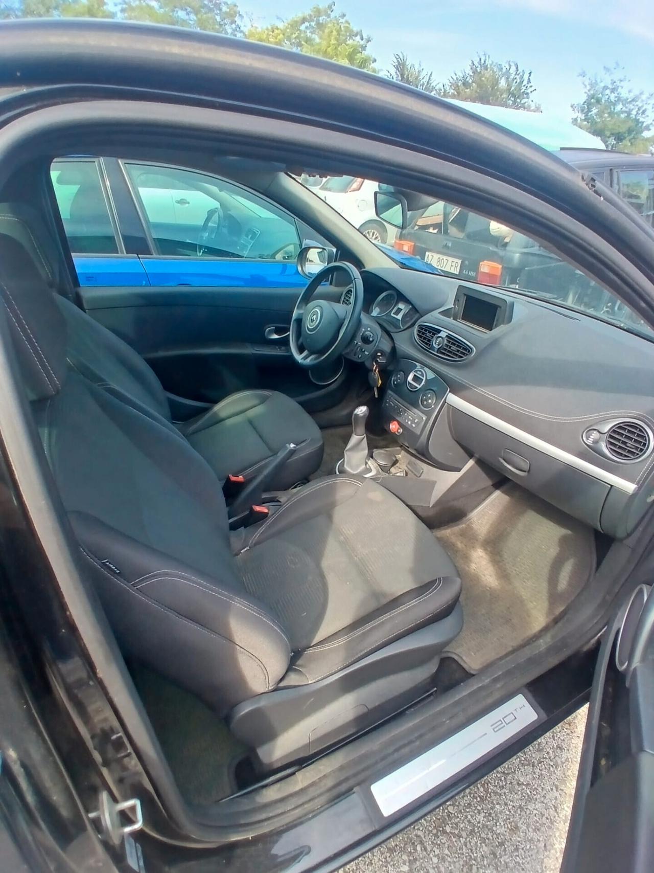 Renault Clio 1.2 16V 3 porte Dynamique modell. 2012 neo paten navigatore possibilita"di finanziamento!