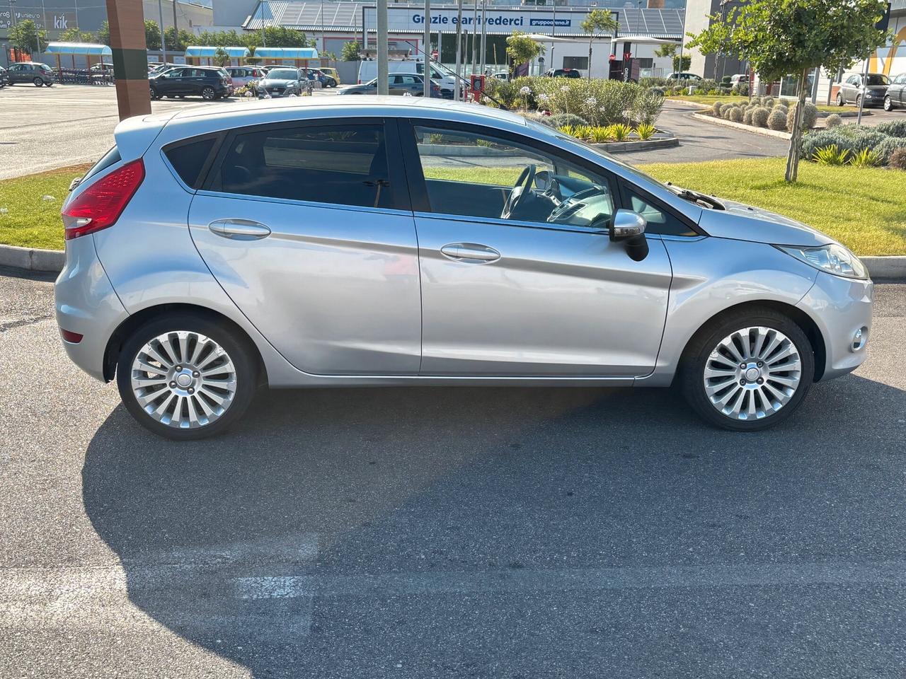 Ford Fiesta 1.4 5 porte Bz.- GPL CONSUMI RIDOTTI, PICCOLA MA COMODA