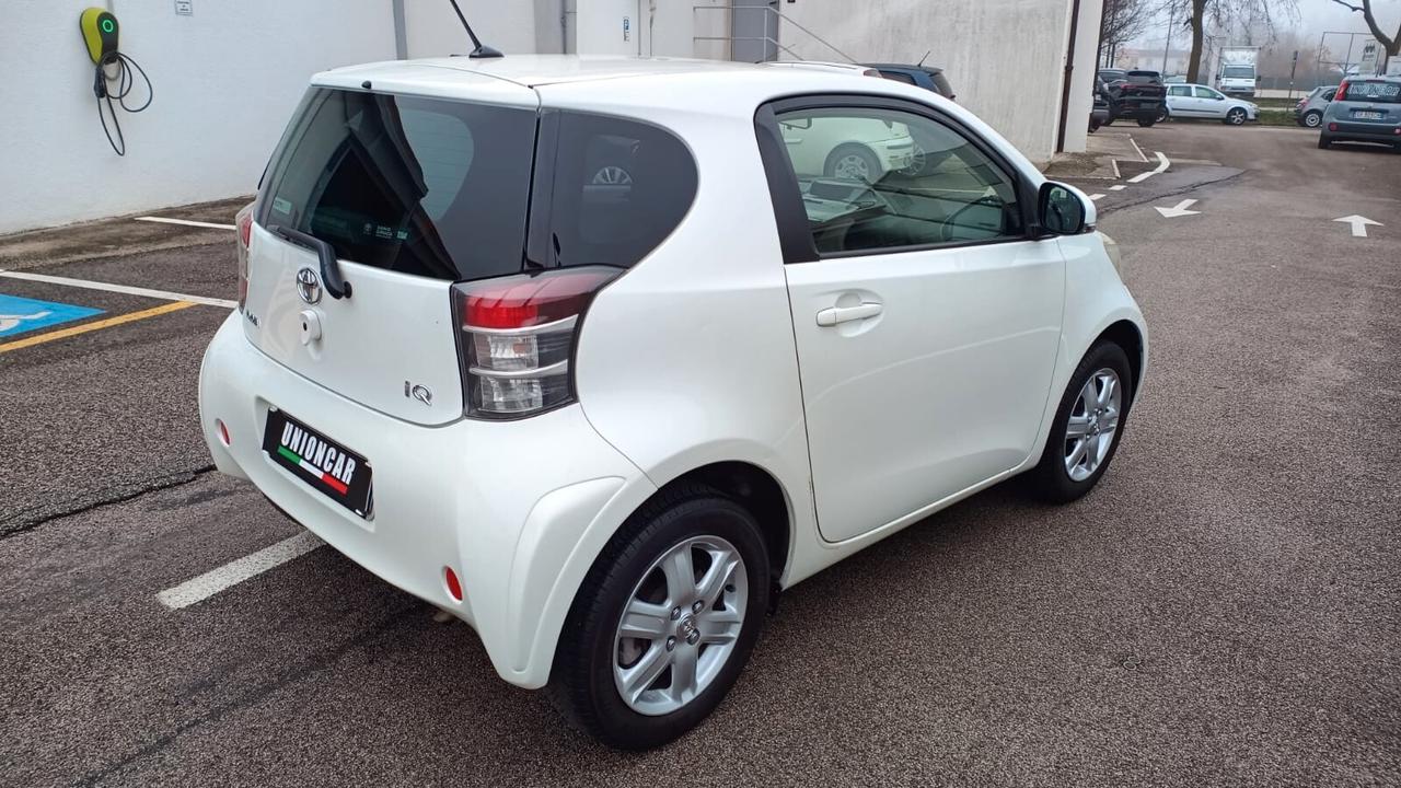 Toyota iQ 1.0 CVT Active