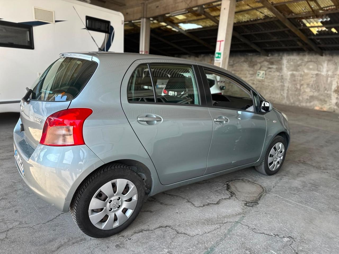 Toyota Yaris 1.0 5 porte
