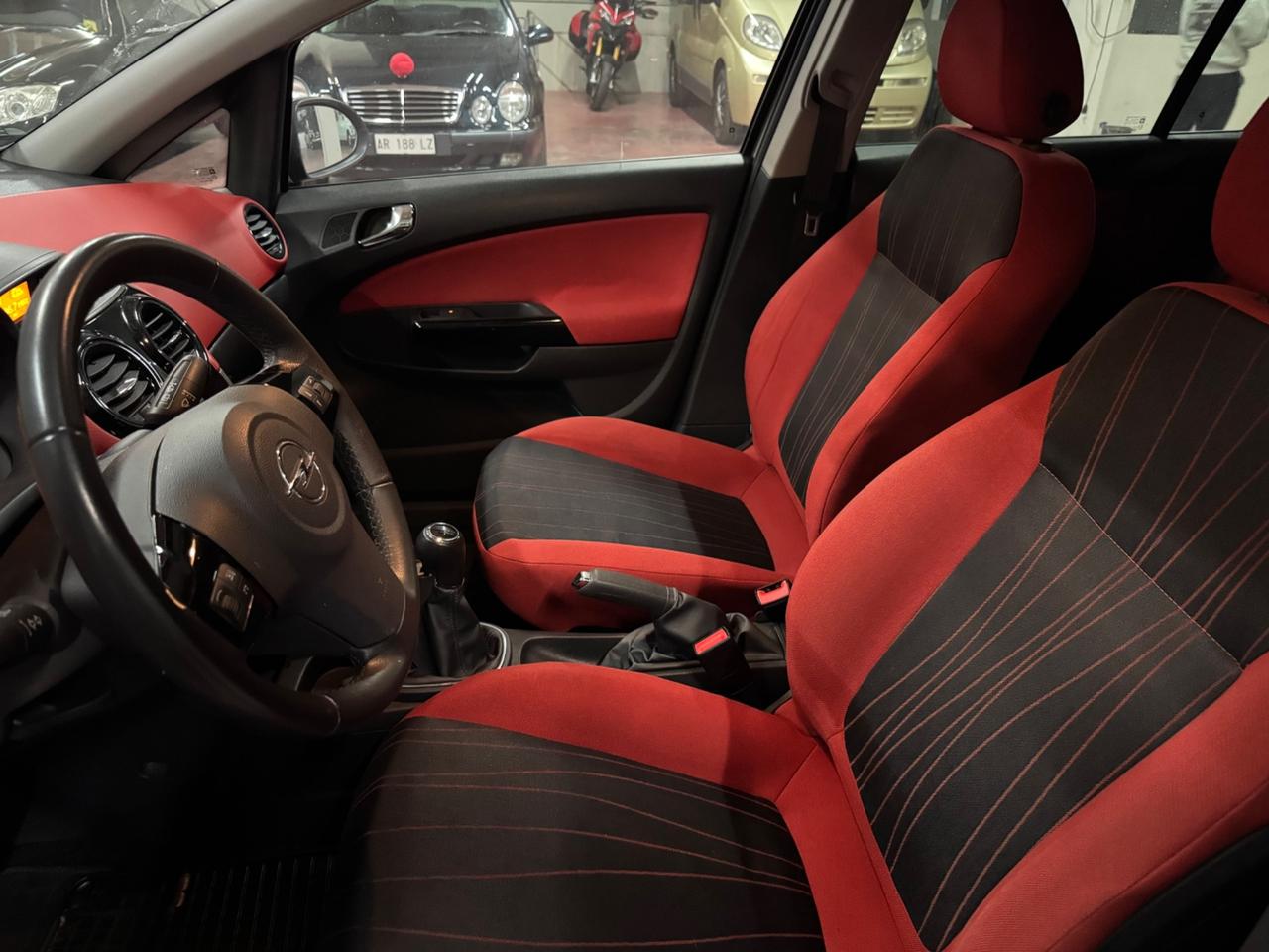 Opel Corsa 1.2 5 porte edition