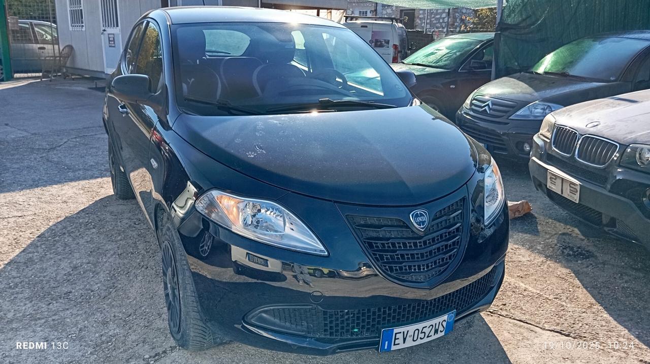 Lancia Ypsilon 0.9 TwinAir 85 CV 5 porte Metano Ecochic Silver