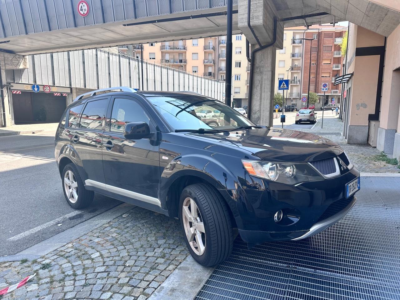 Mitsubishi Outlander 2.0 DI-D un vero 7 posti 4x4