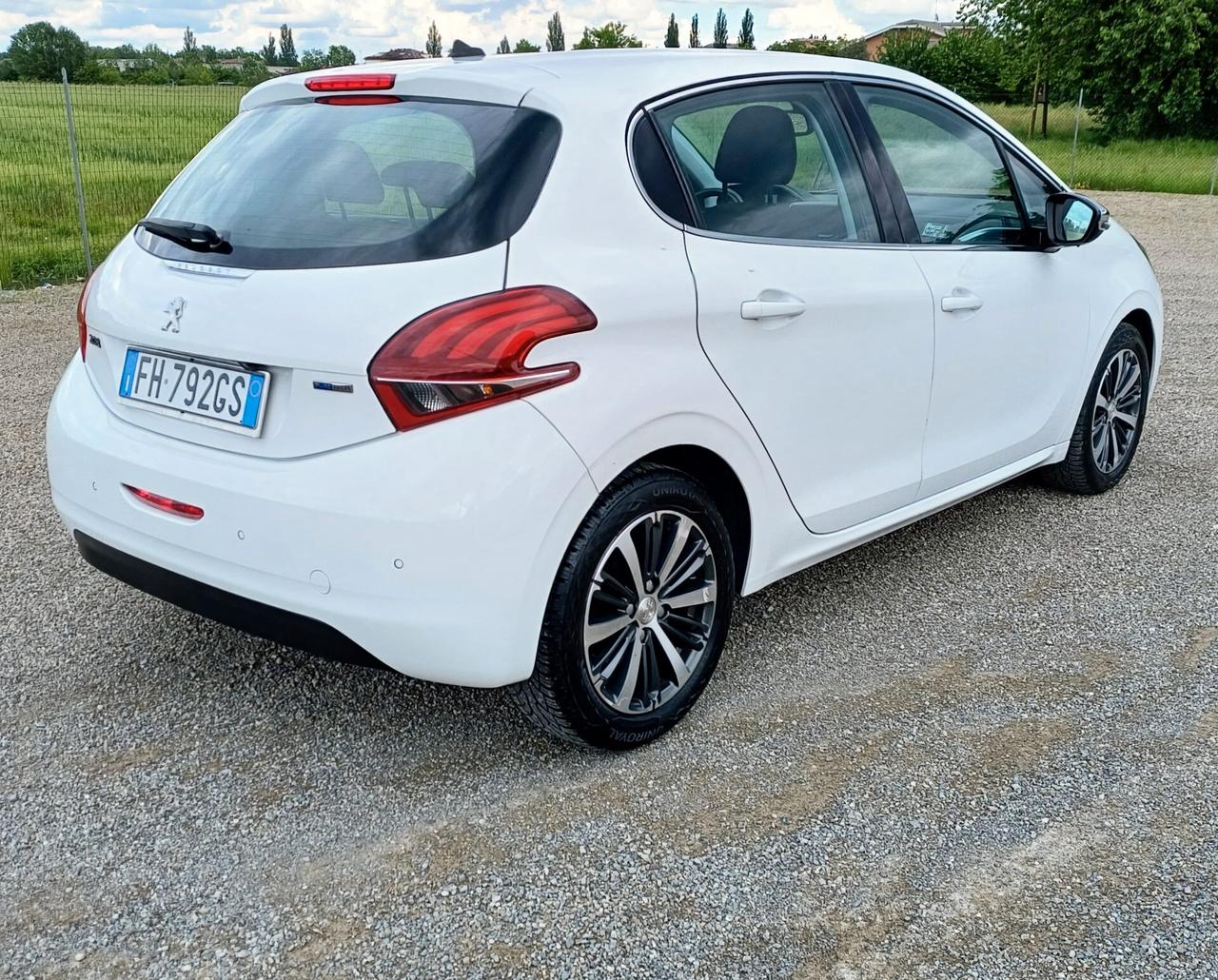 Peugeot 208 PureTech 82 5 porte Allure