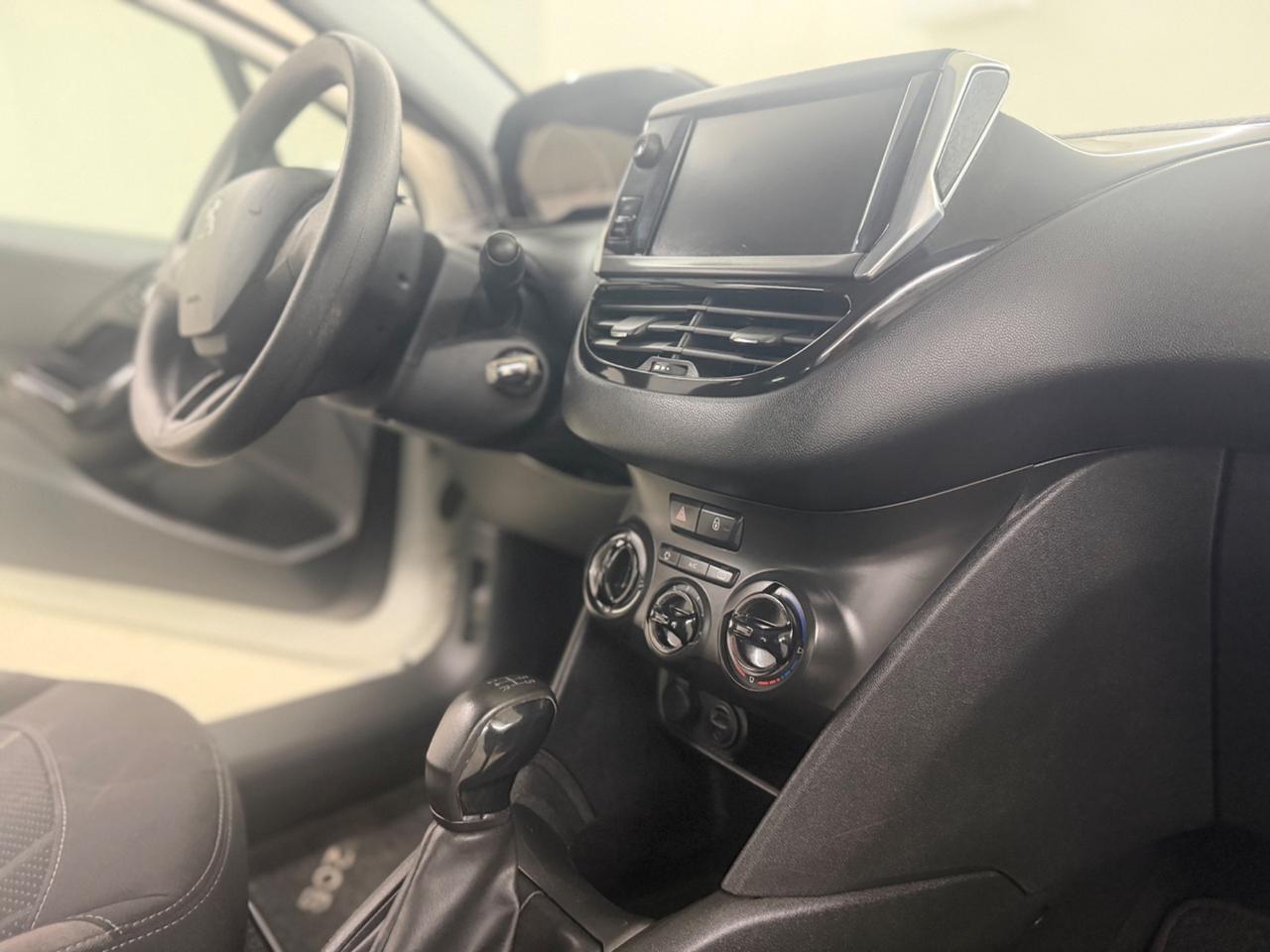 PEUGEOT 208 (anno 2015)