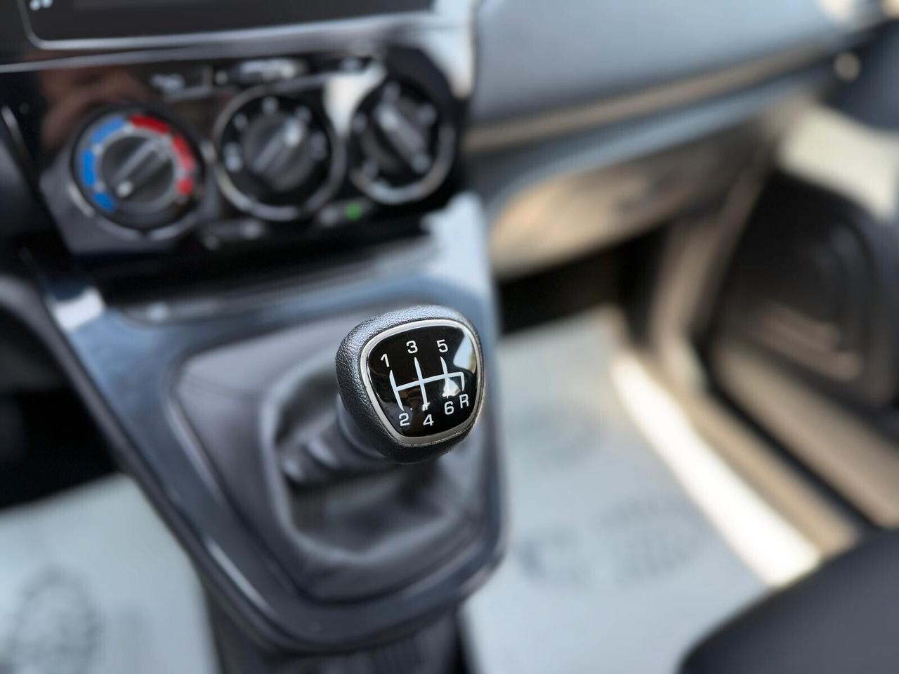 Ypsilon 1.0 5 porte S&S Hybrid Gold Blu Eleganza