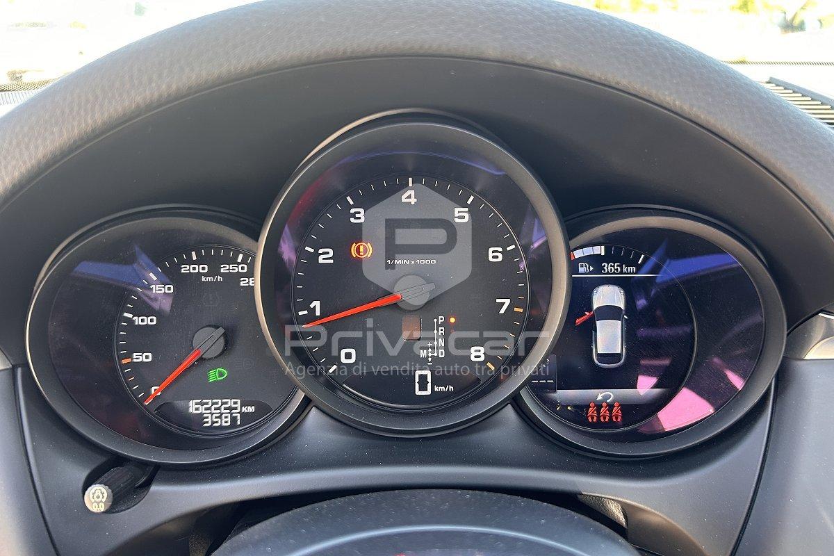 PORSCHE Macan 2.0