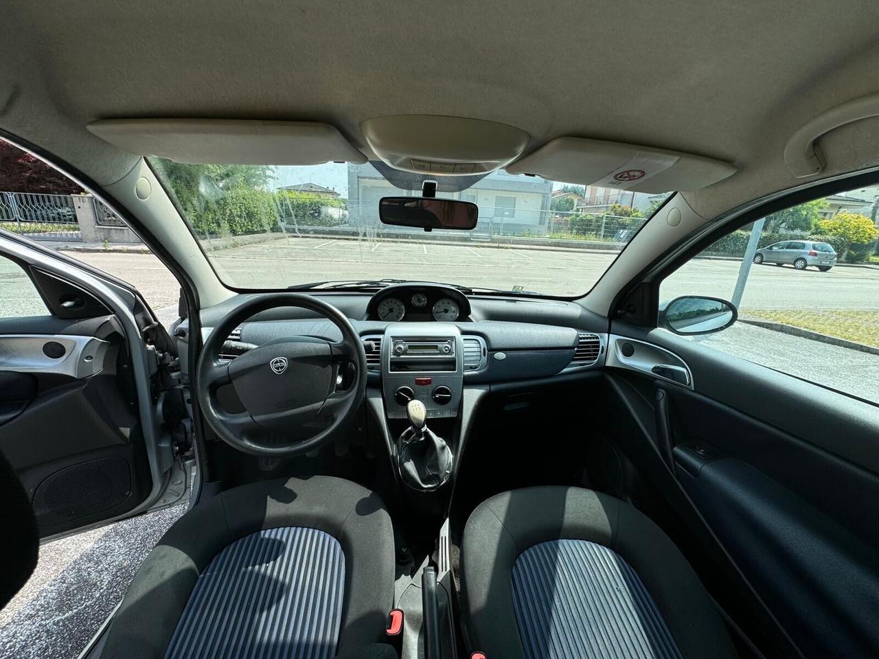 Lancia Ypsilon 1.2 Argento -Neopatentati