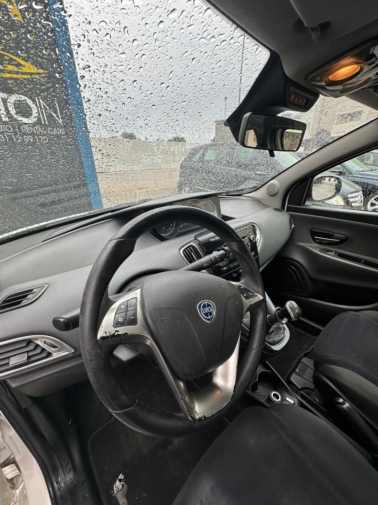 Lancia Ypsilon 0.9 TwinAir 85 CV 5 porte Metano Ecochic Gold NEOPATENTATI