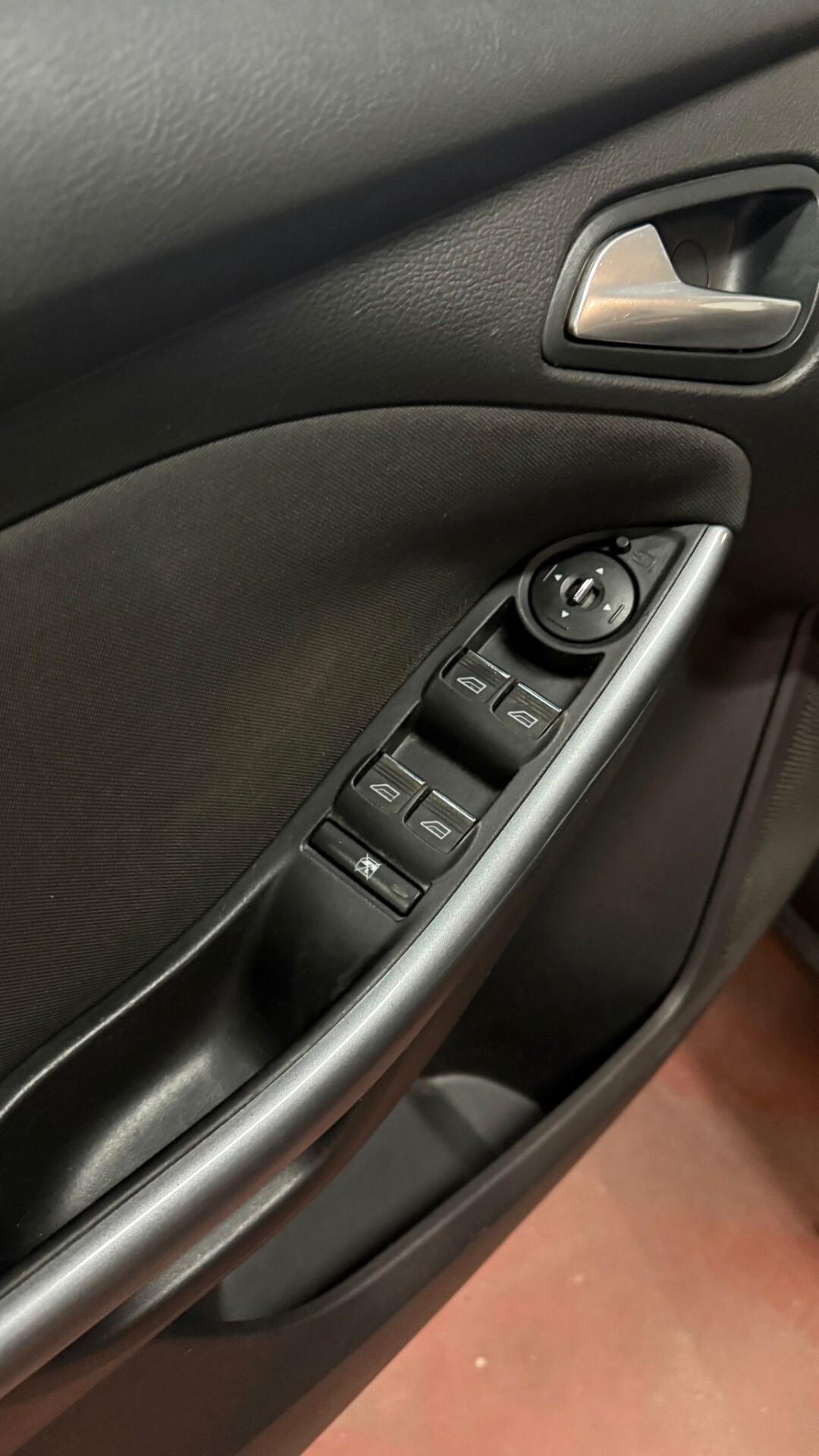 Ford Focus 1.6 TDCi 115 CV Titanium bluetooth navi led