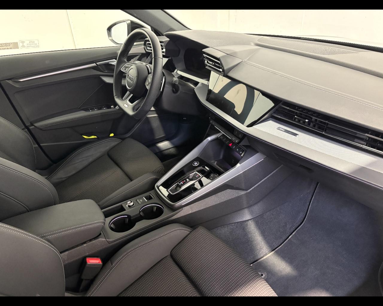 AUDI A3 SPORTBACK 2.0 TDI S-TRONIC S-LINE EDITION