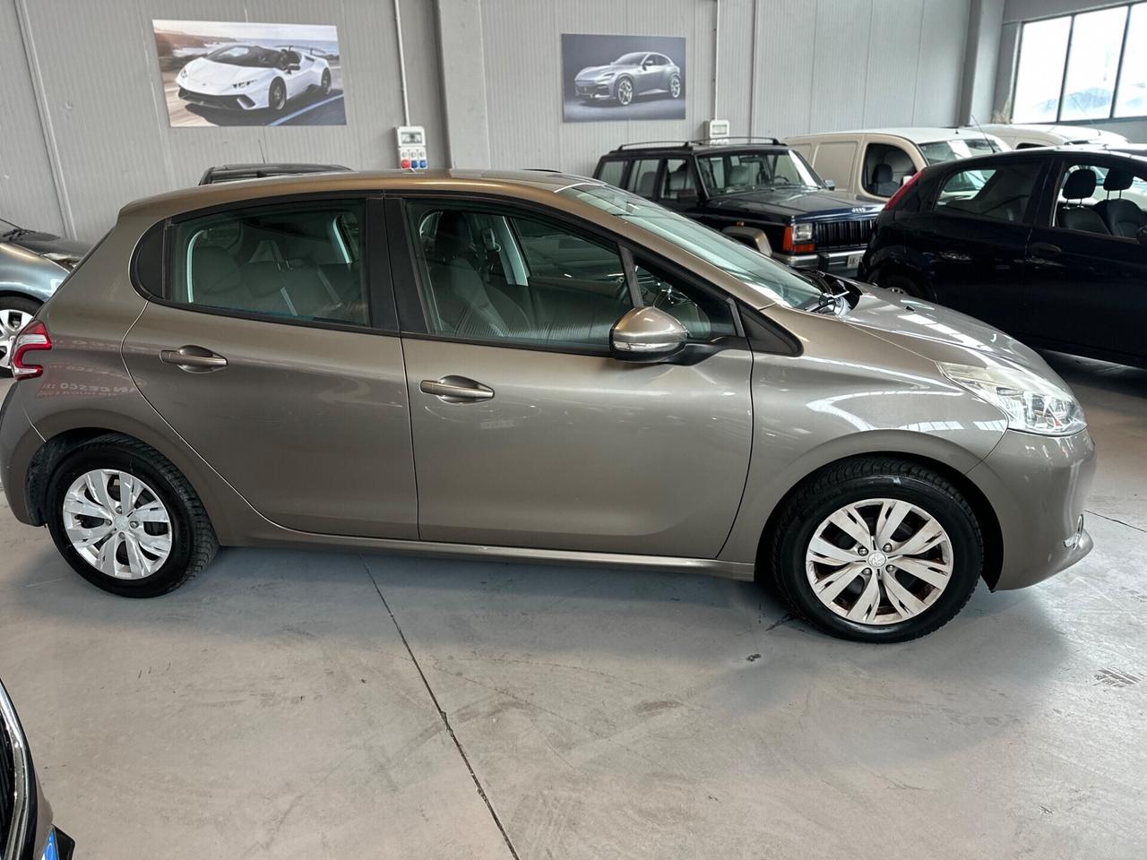 Peugeot 208 1.4 HDi 68 CV 5 porte Allure