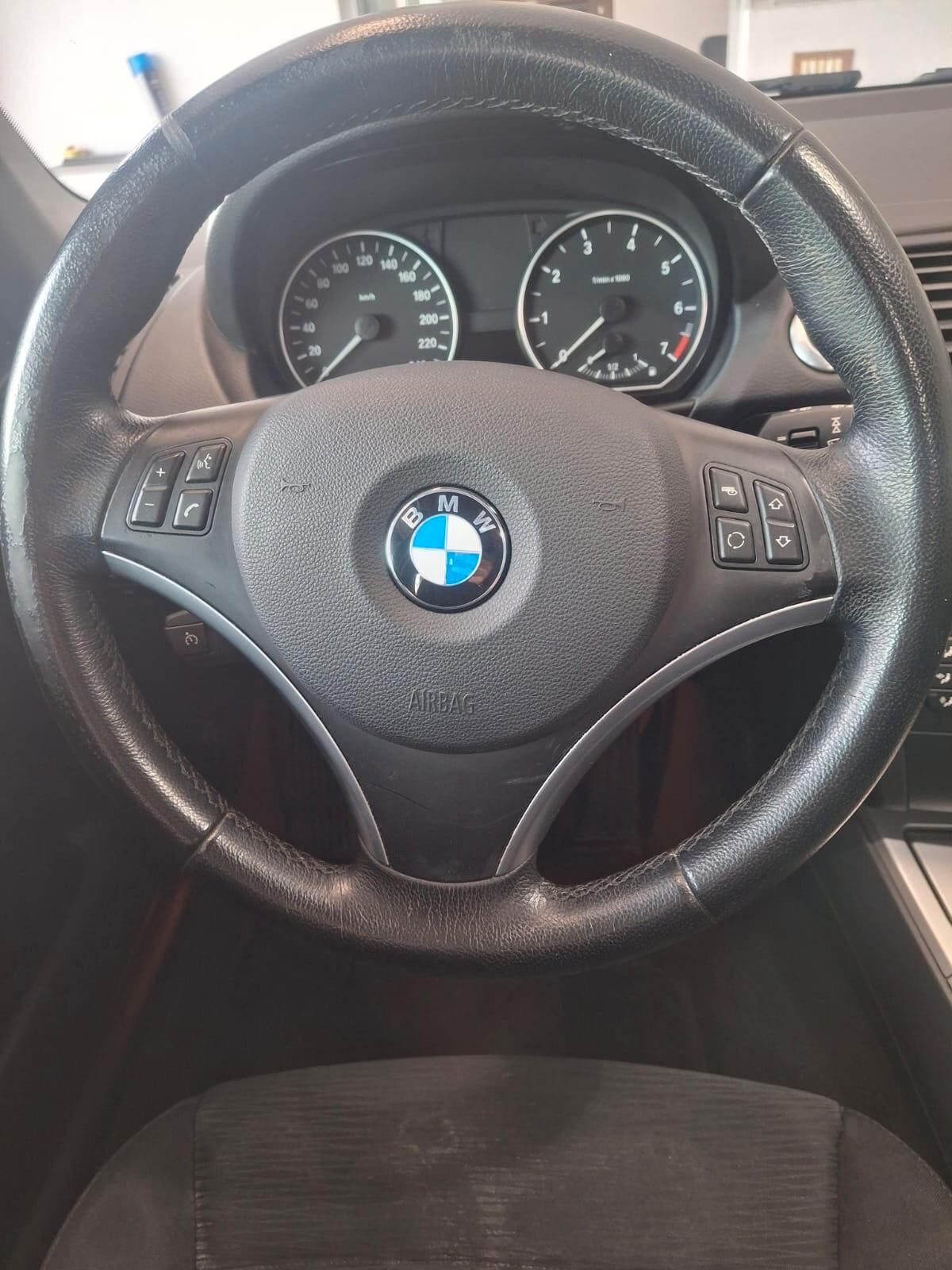 BMW 118 i 5p Attiva