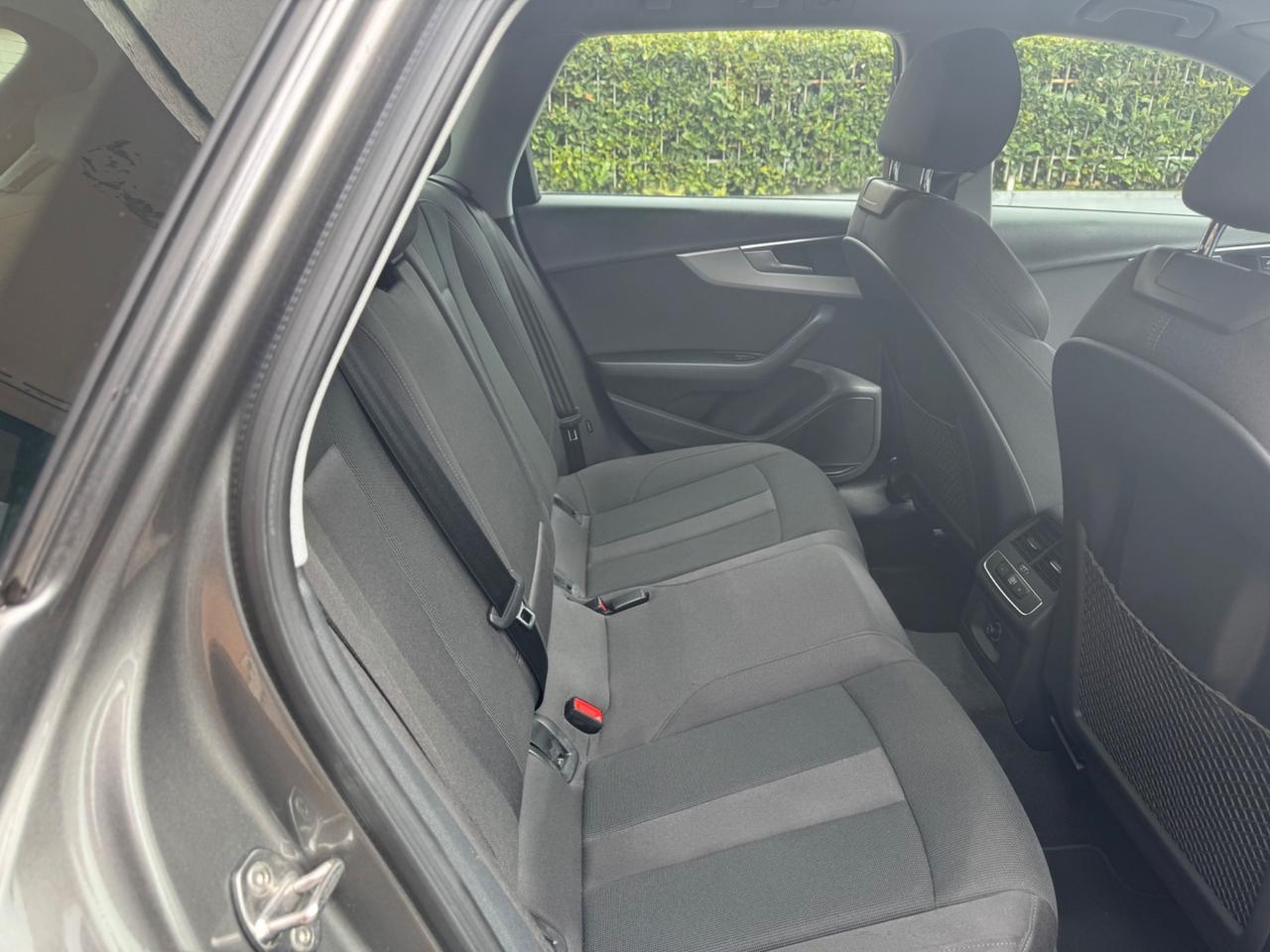 Audi A4 40 TDI S tronic Business