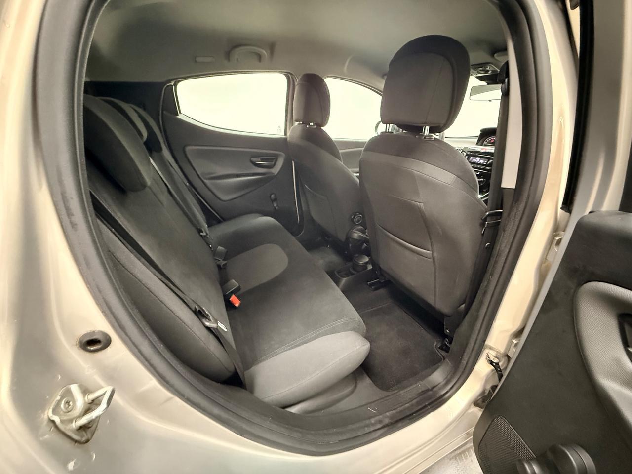 Lancia Ypsilon 1.2 69 CV 5 porte Silver 05/2014 Neopatentati