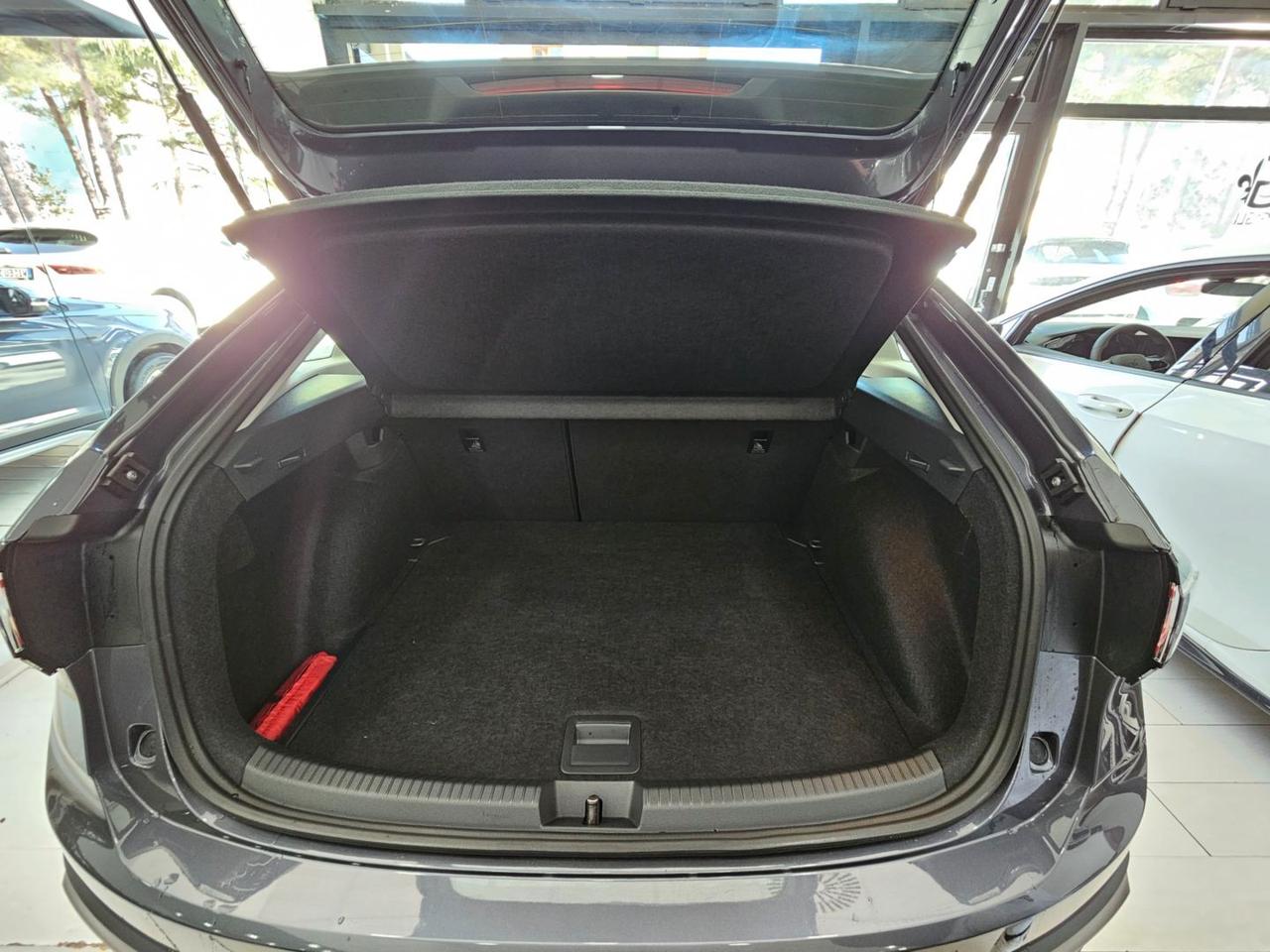 Volkswagen Taigo LIFE C16 Tetto Clima2Zone LED CarPlay Neopatentati