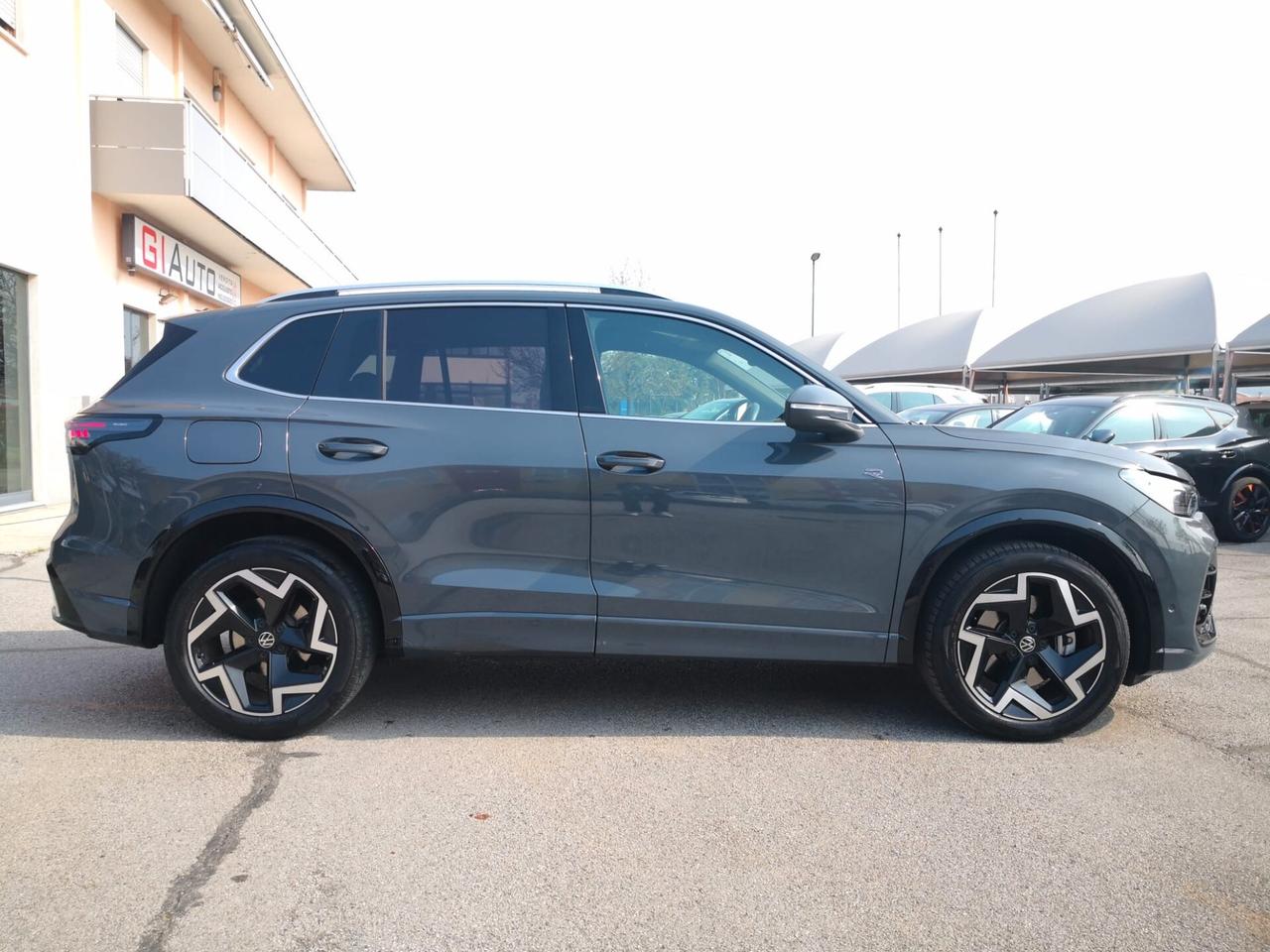 Volkswagen Tiguan 2.0 TDI 150 CV DSG R-Line ***TELECAMERA***